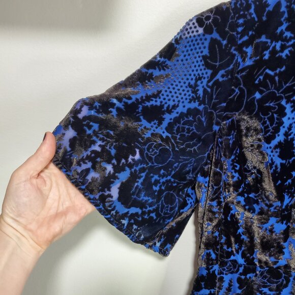 BY ANTHROPOLOGIE Mock-Neck Velvet Mini Dress Open Back Burnout SS Blue Women's 4 - Picture 4 of 16